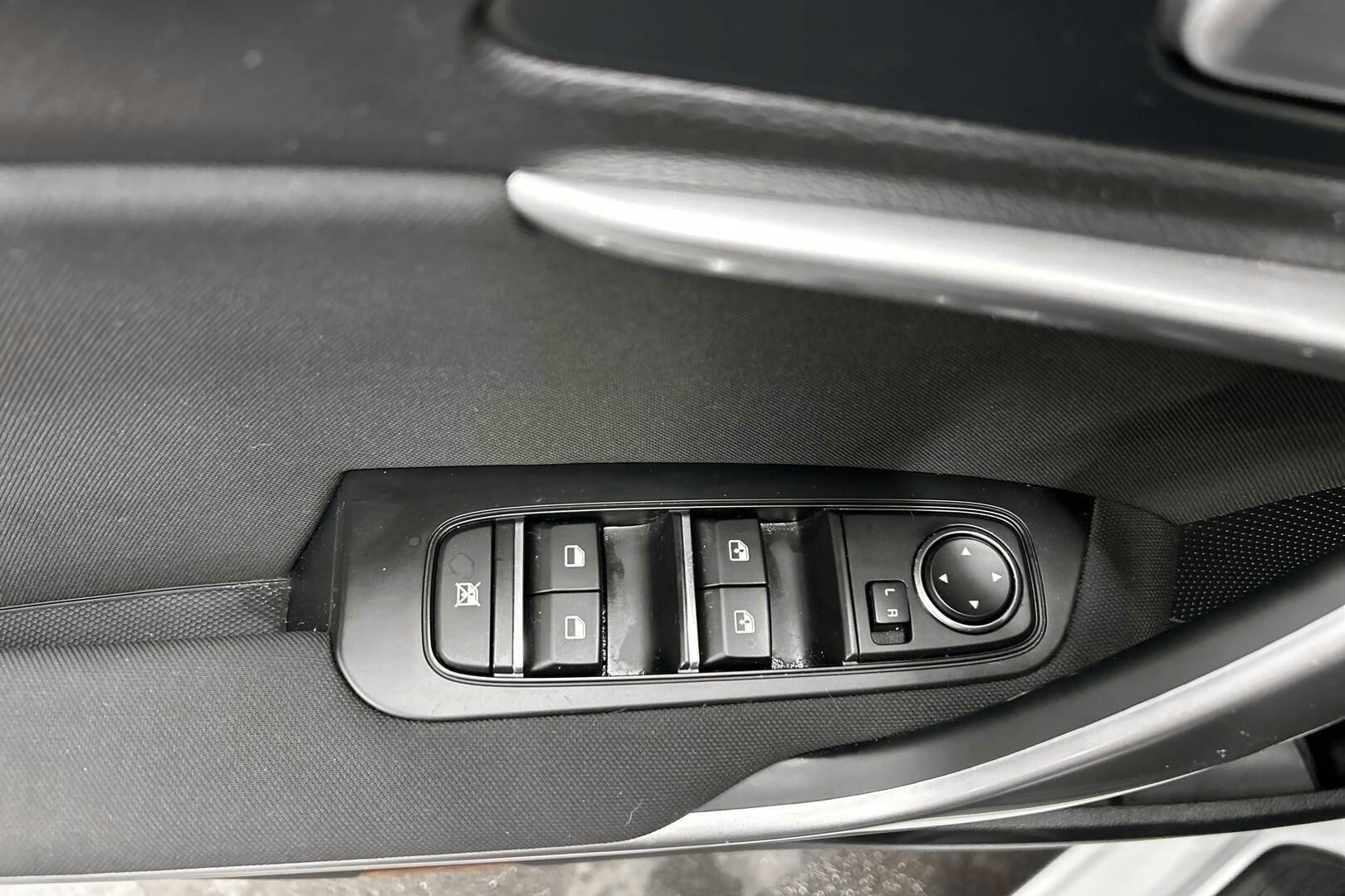 Kia Ceed iso kuva 23