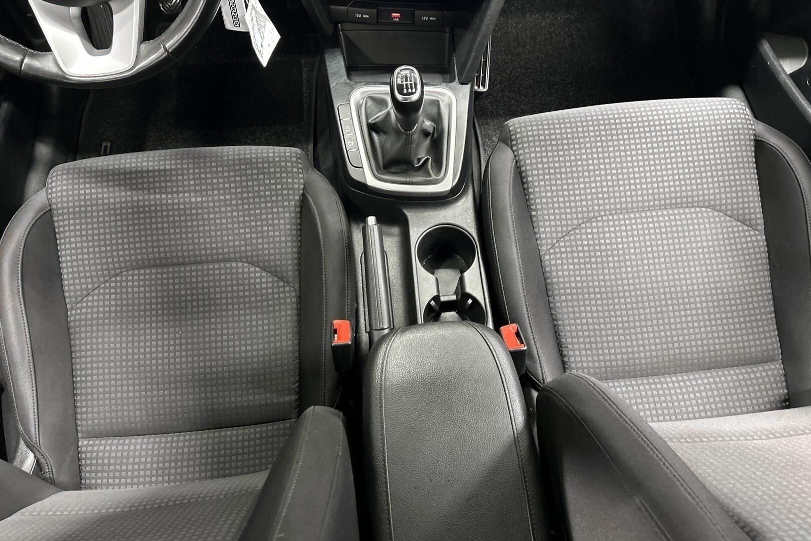 Kia Ceed iso kuva 24