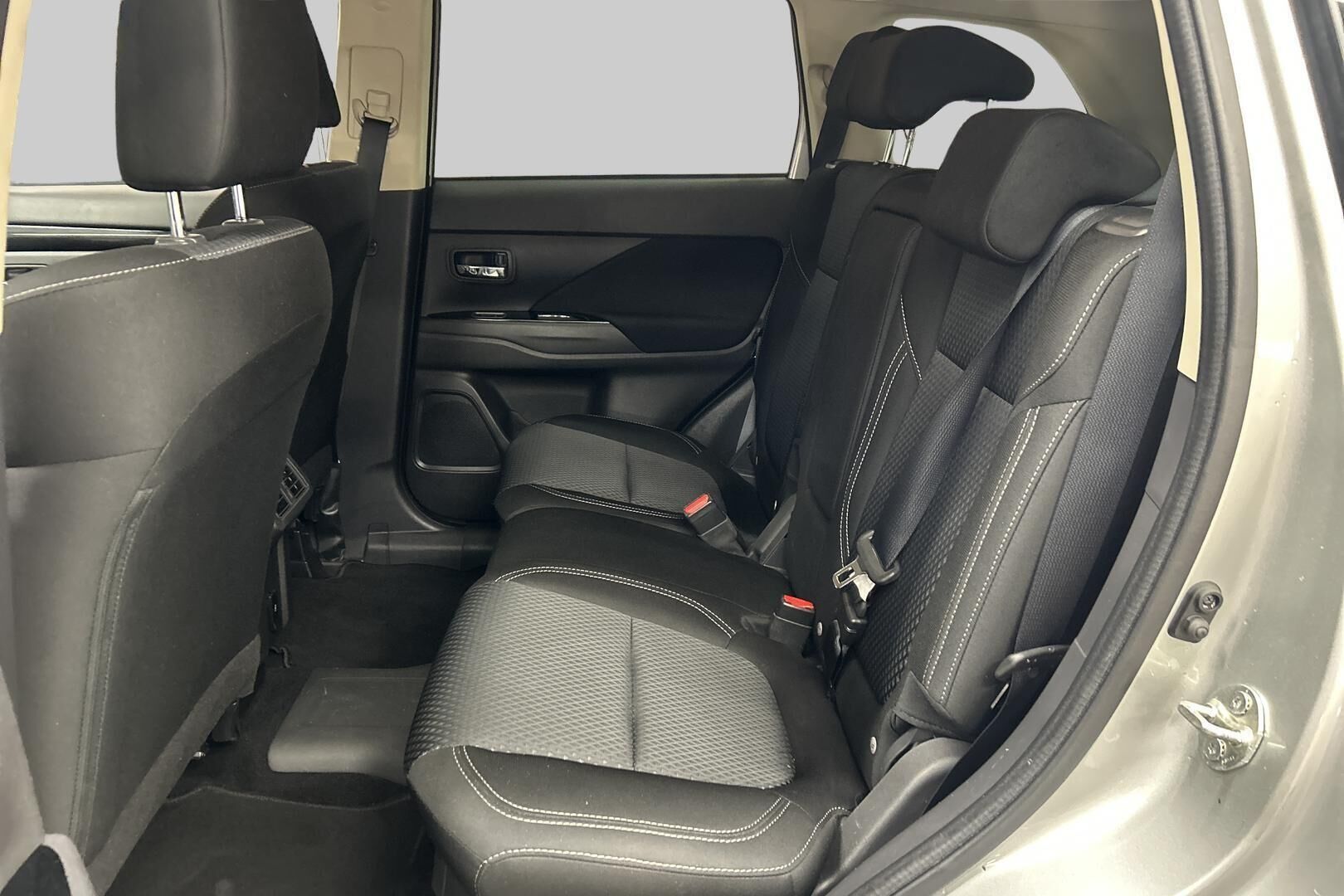 Mitsubishi Outlander PHEV iso kuva 10