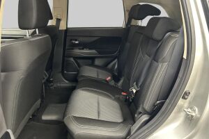 Mitsubishi Outlander PHEV esikatselu 10