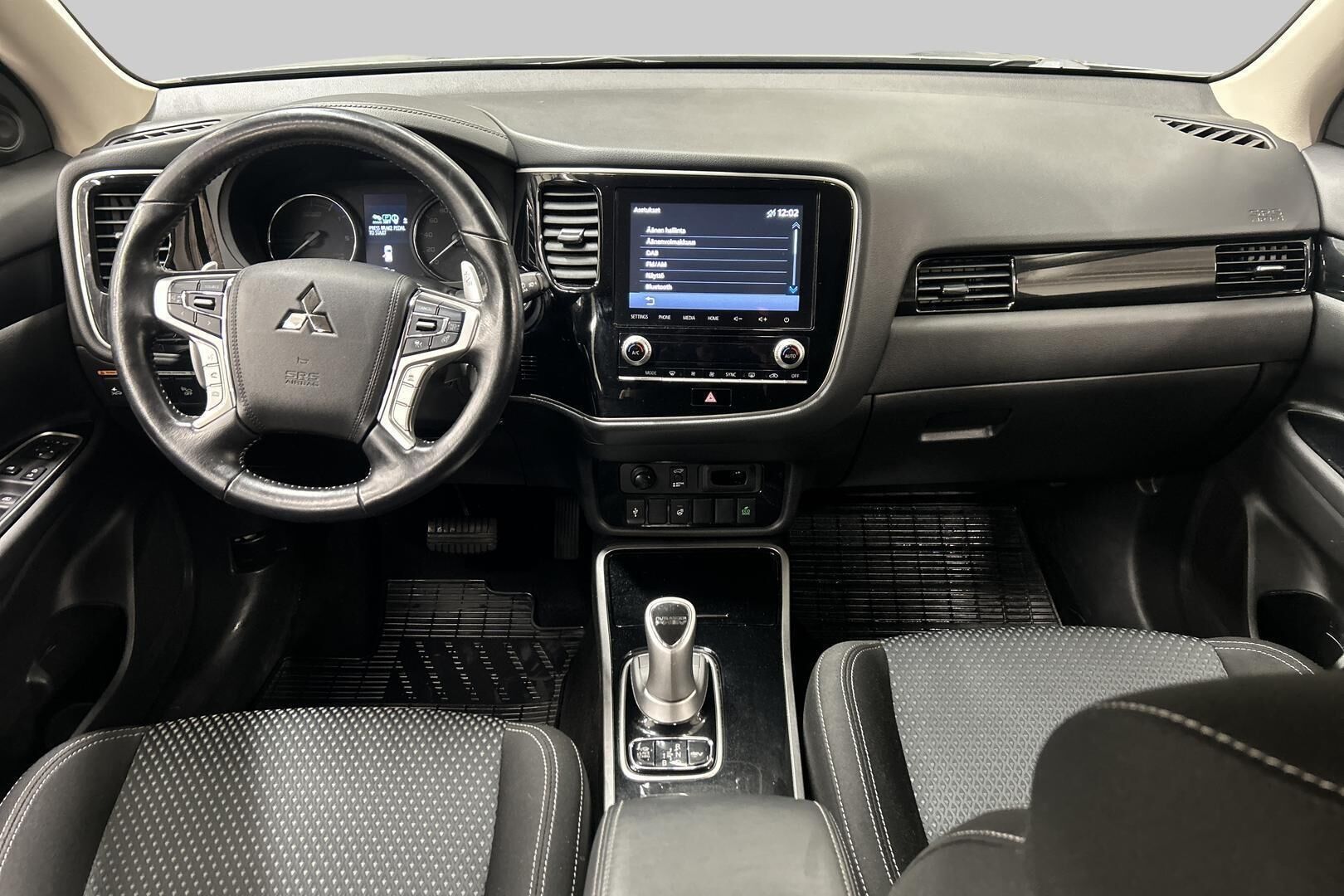 Mitsubishi Outlander PHEV iso kuva 11