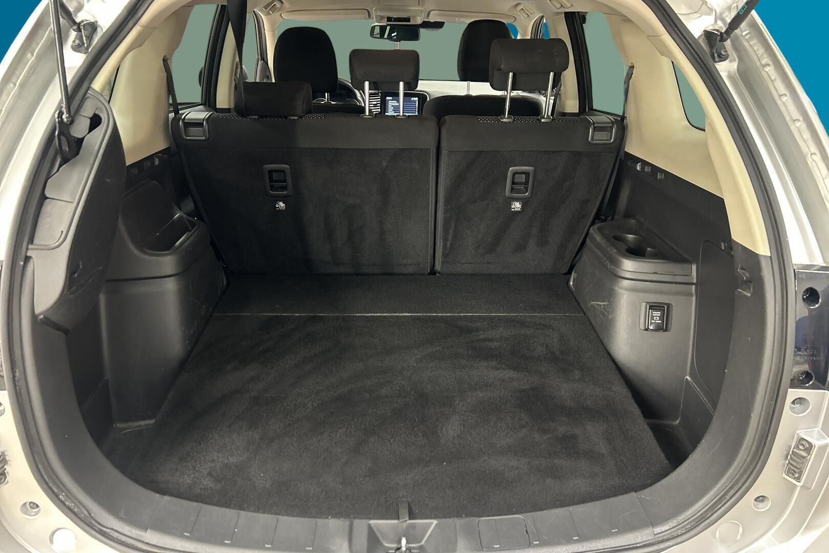 Mitsubishi Outlander PHEV iso kuva 12