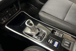 Mitsubishi Outlander PHEV esikatselu 16