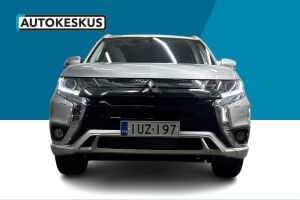 Mitsubishi Outlander PHEV esikatselu 2
