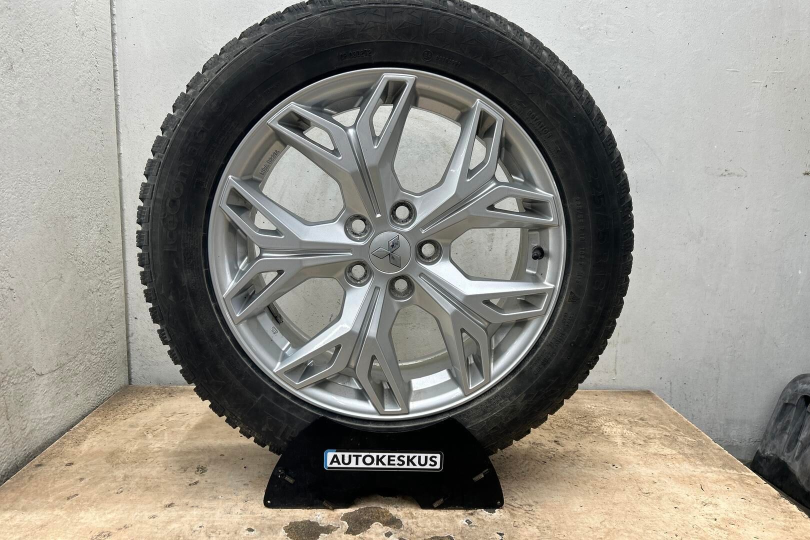 Mitsubishi Outlander PHEV iso kuva 21