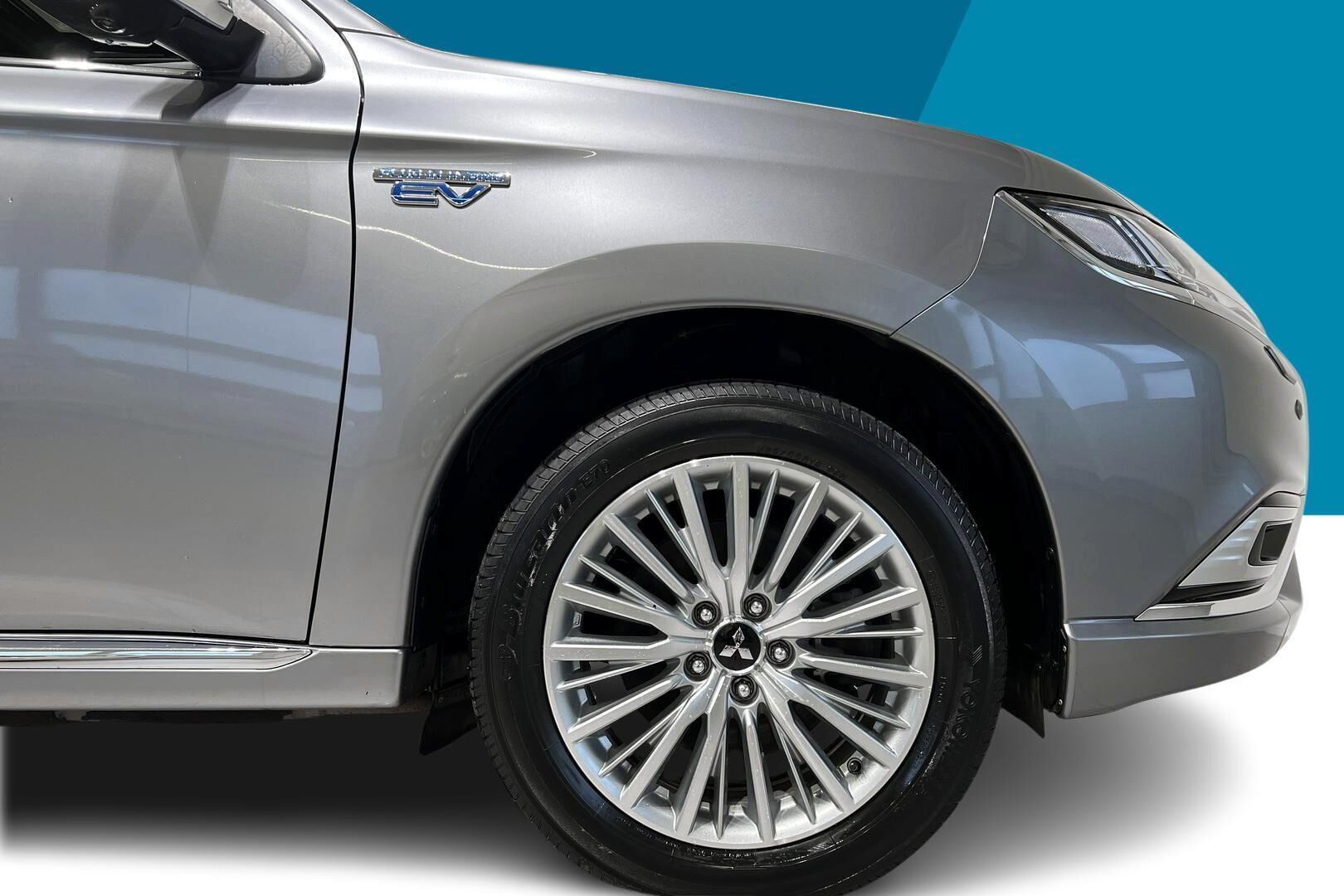 Mitsubishi Outlander PHEV iso kuva 13
