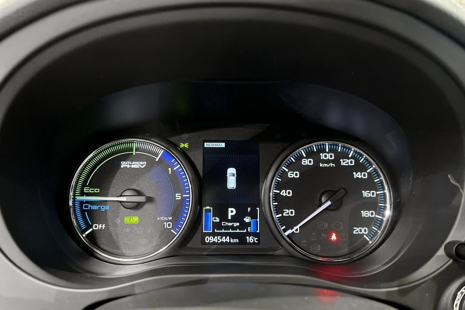 Mitsubishi Outlander PHEV iso kuva 14