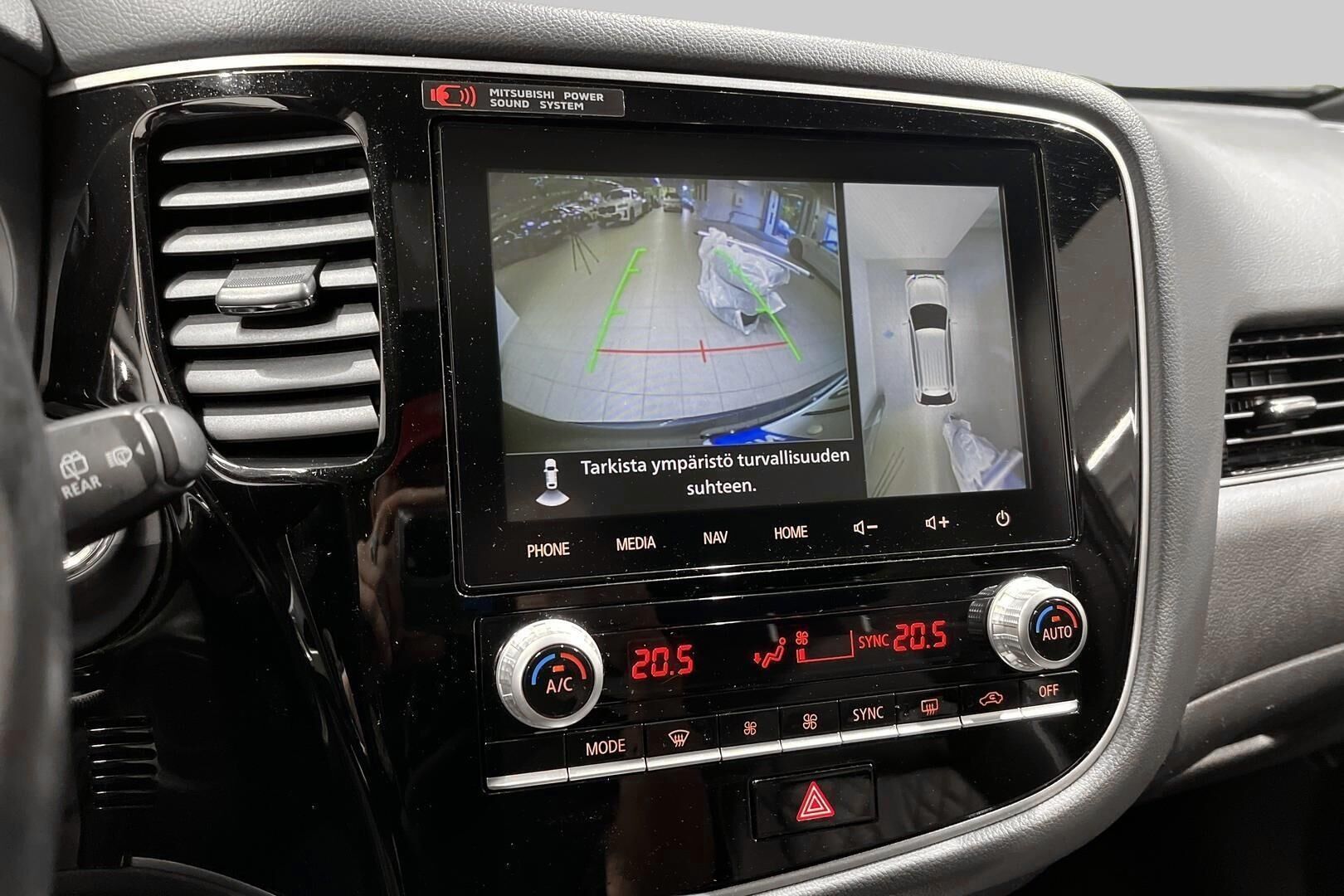 Mitsubishi Outlander PHEV iso kuva 16
