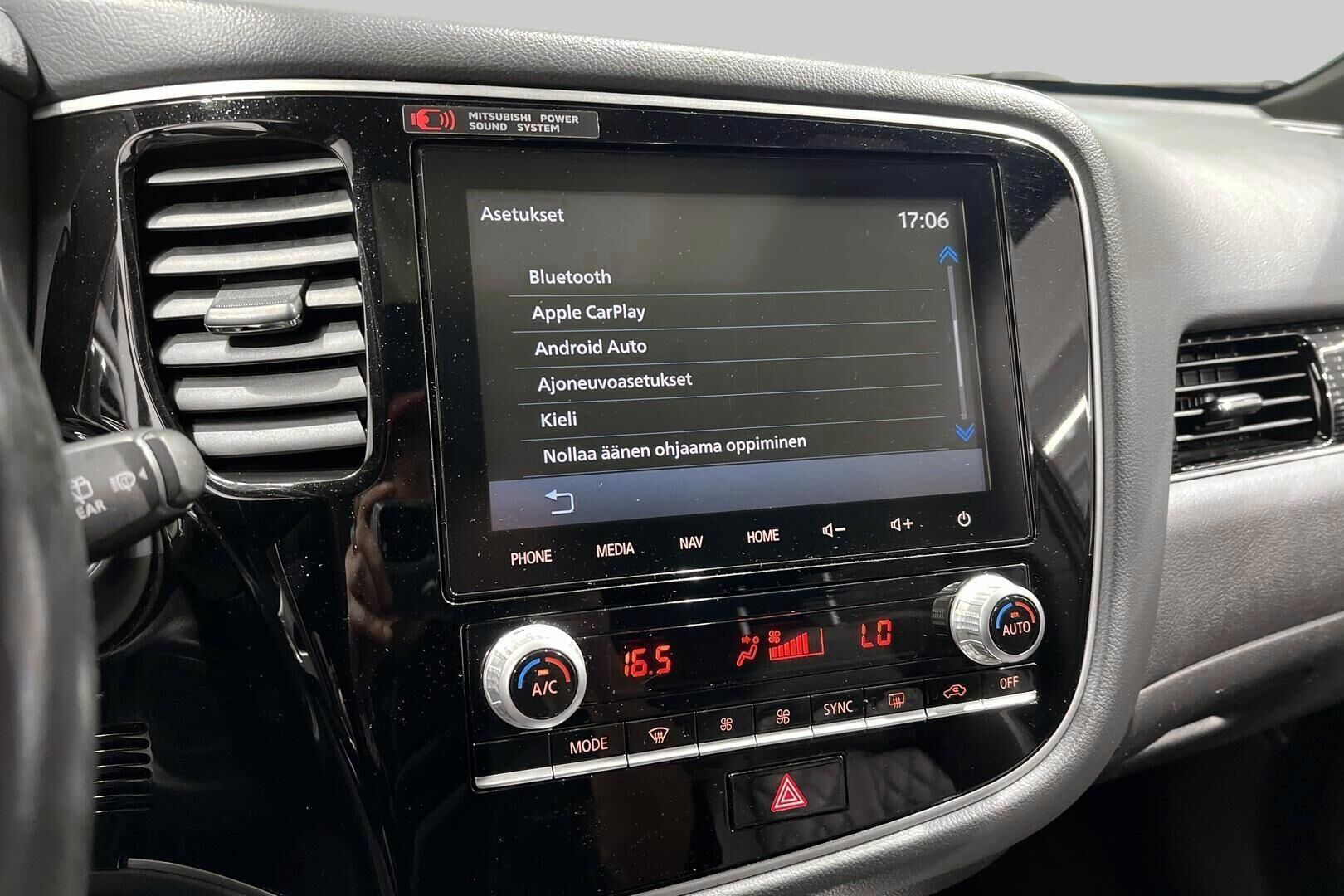 Mitsubishi Outlander PHEV iso kuva 17
