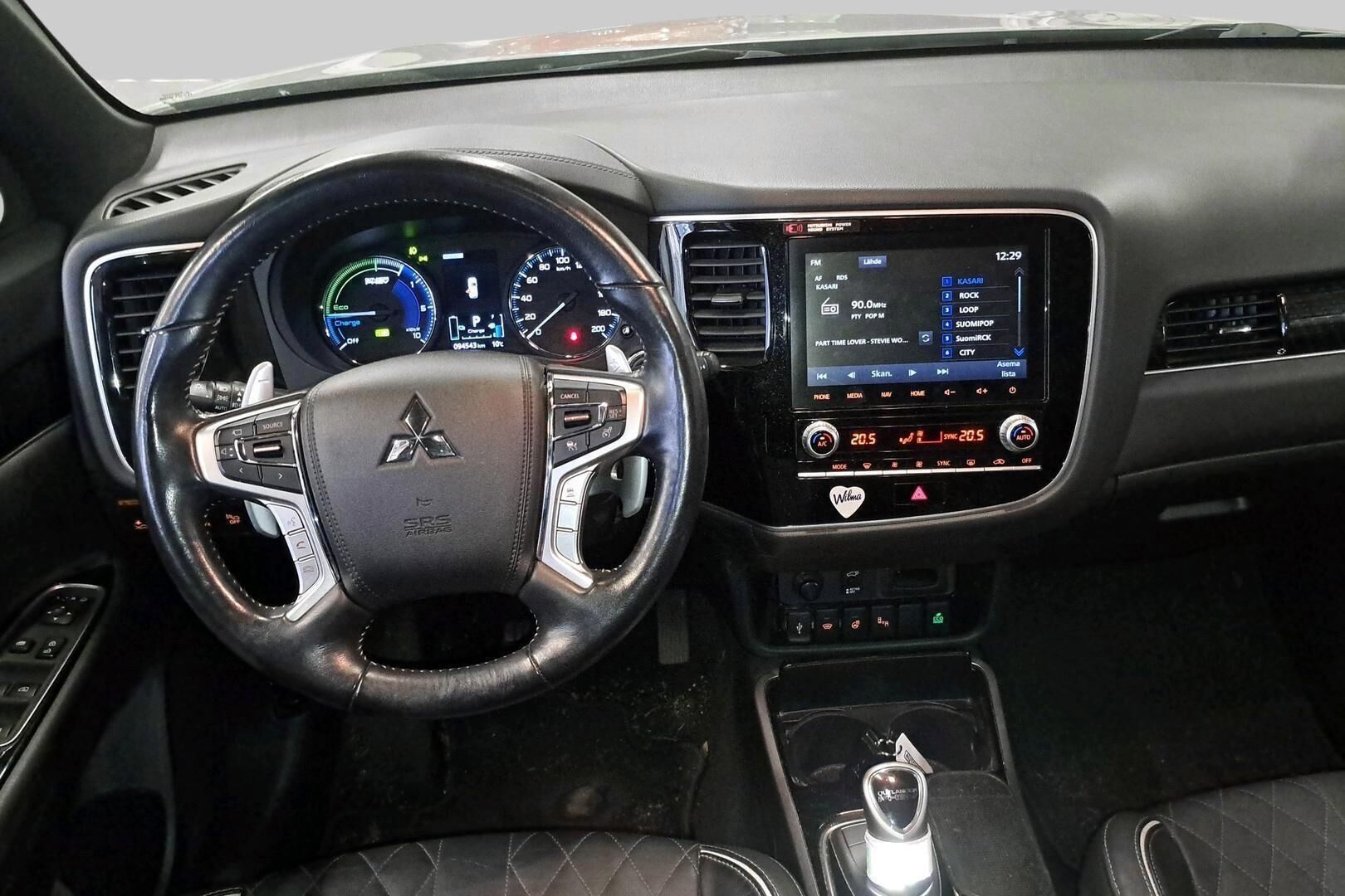 Mitsubishi Outlander PHEV iso kuva 2