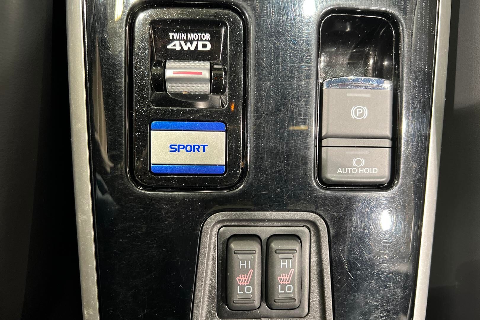 Mitsubishi Outlander PHEV iso kuva 21