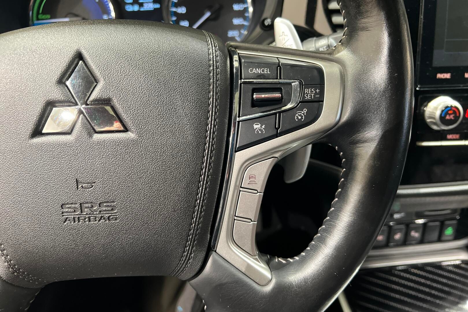 Mitsubishi Outlander PHEV iso kuva 22