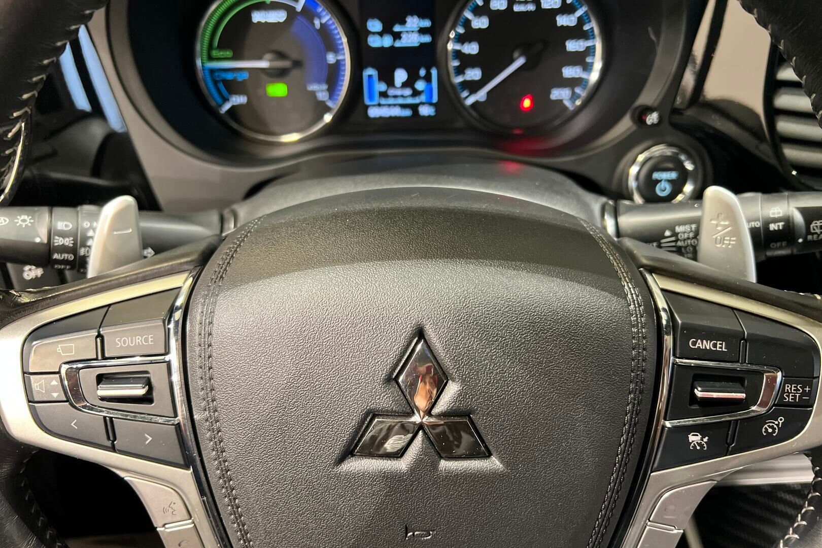 Mitsubishi Outlander PHEV iso kuva 24