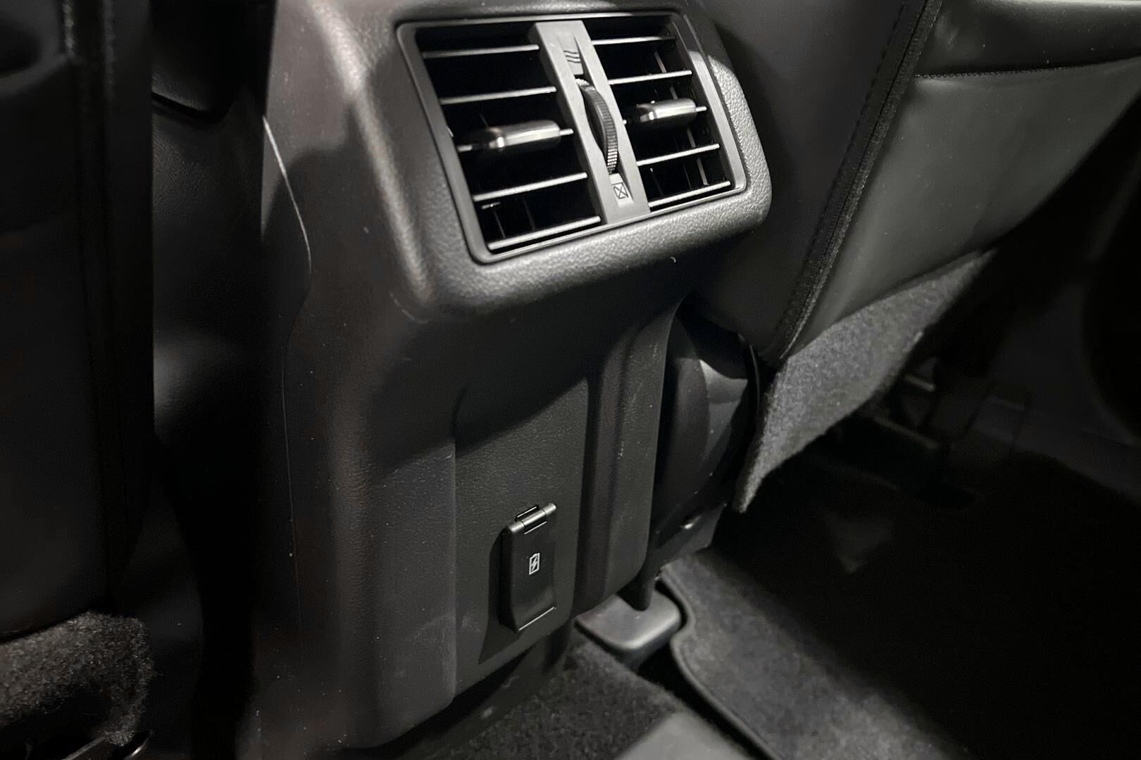 Mitsubishi Outlander PHEV iso kuva 29