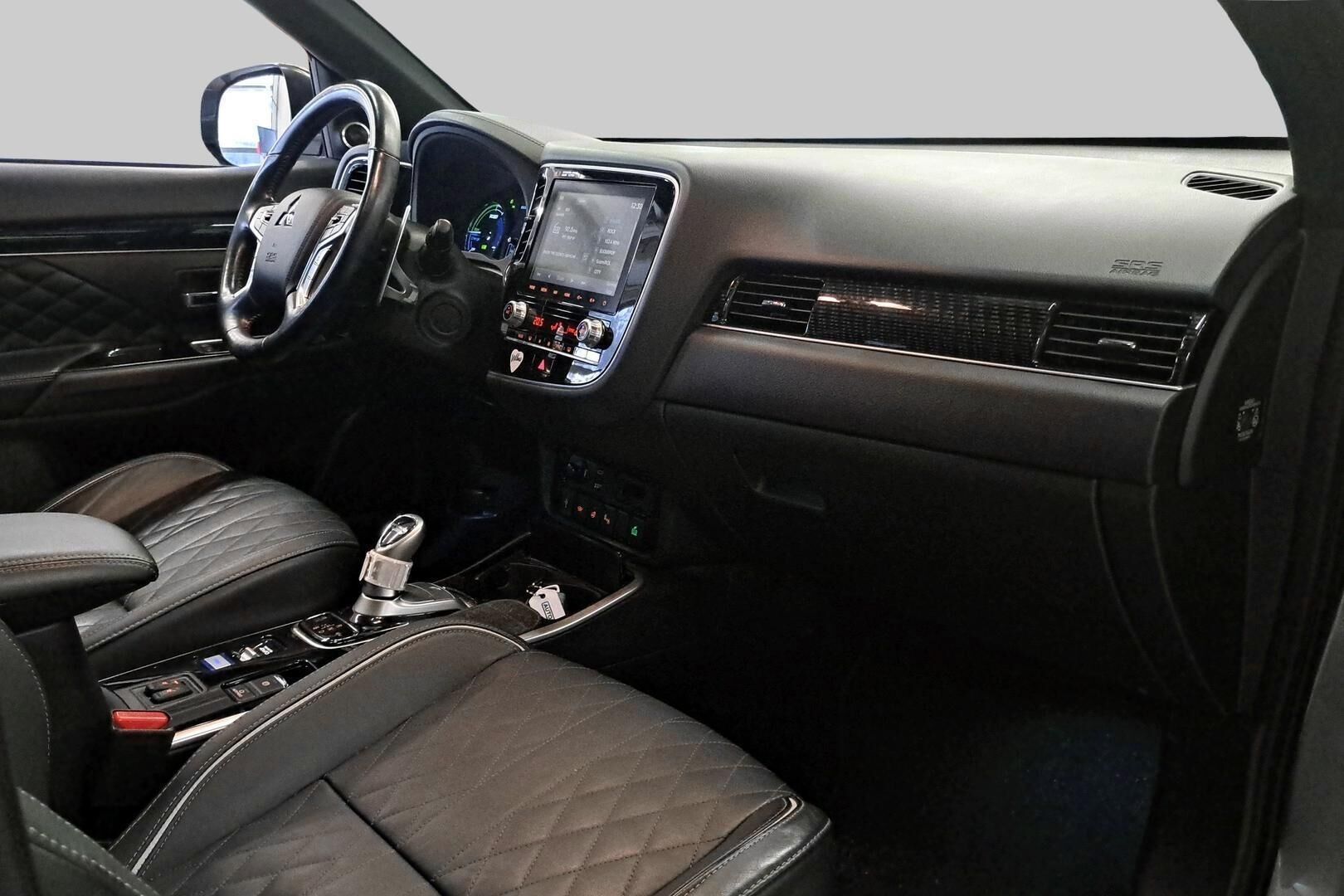 Mitsubishi Outlander PHEV iso kuva 5