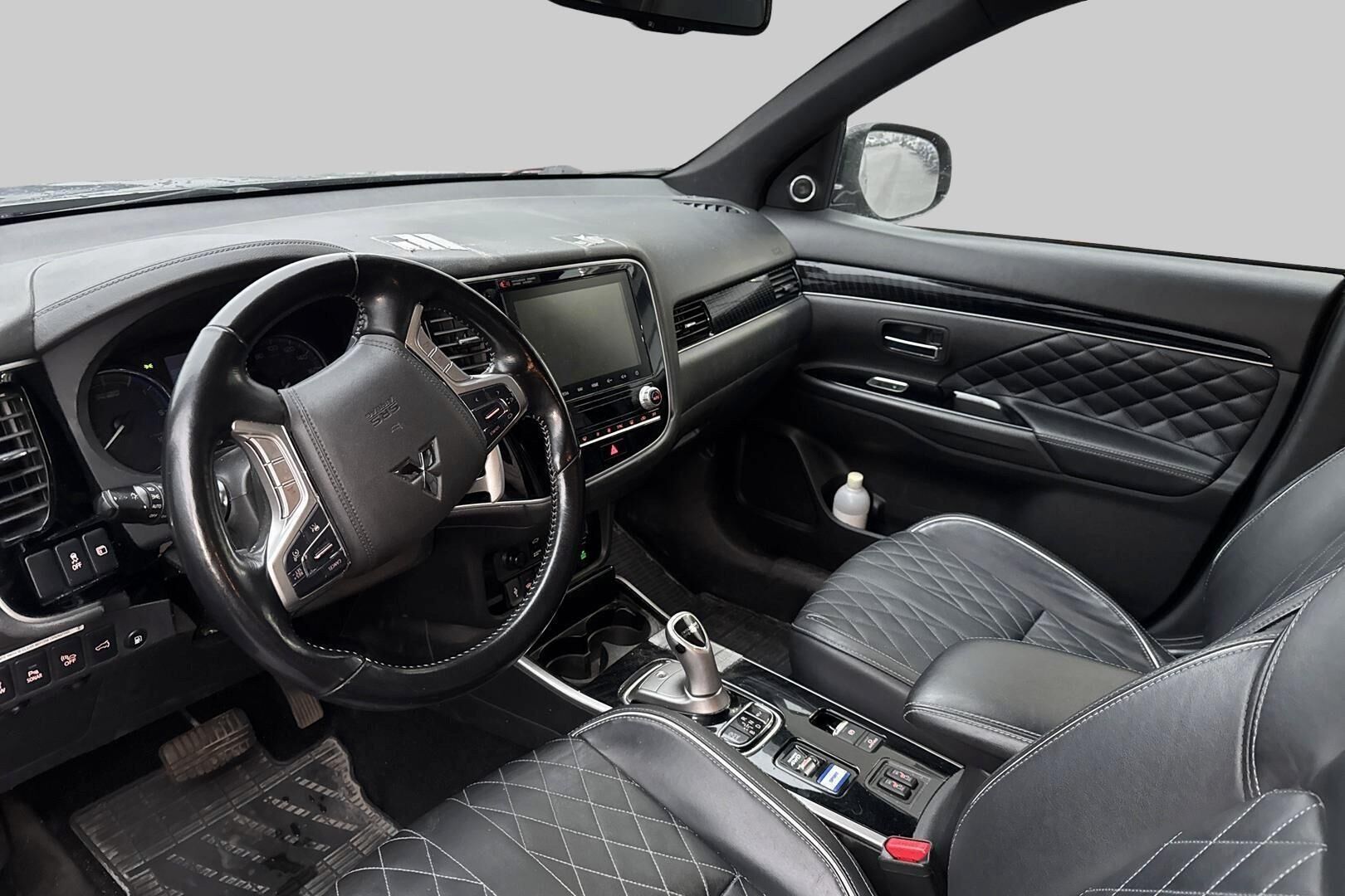 Mitsubishi Outlander PHEV iso kuva 2