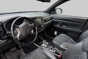 Mitsubishi Outlander PHEV esikatselu 2