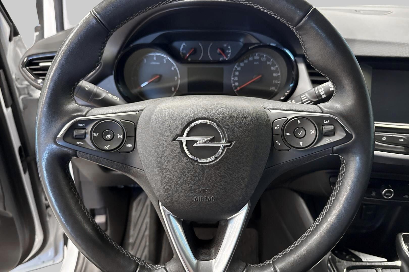 Opel Crossland X iso kuva 15