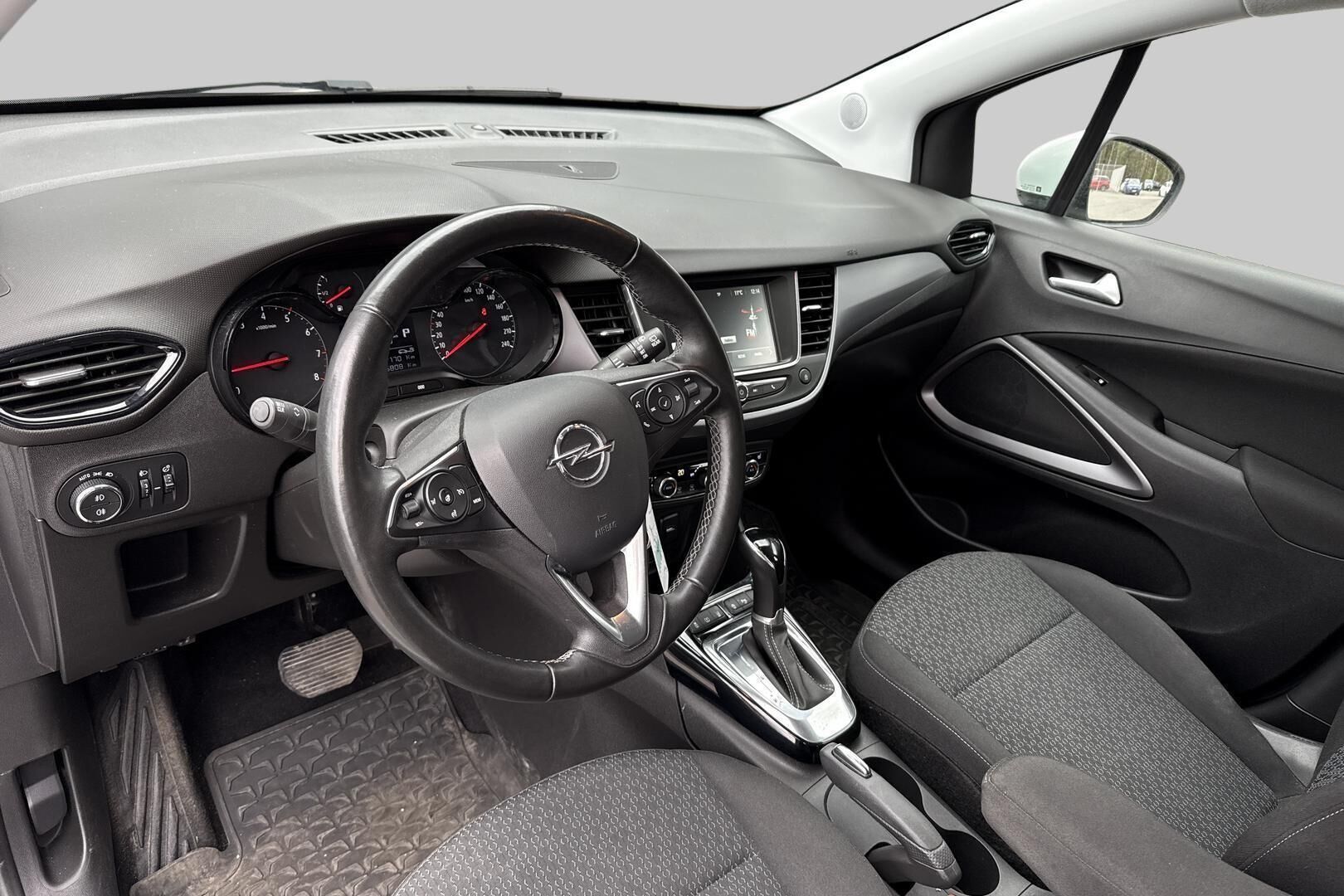 Opel Crossland X iso kuva 2