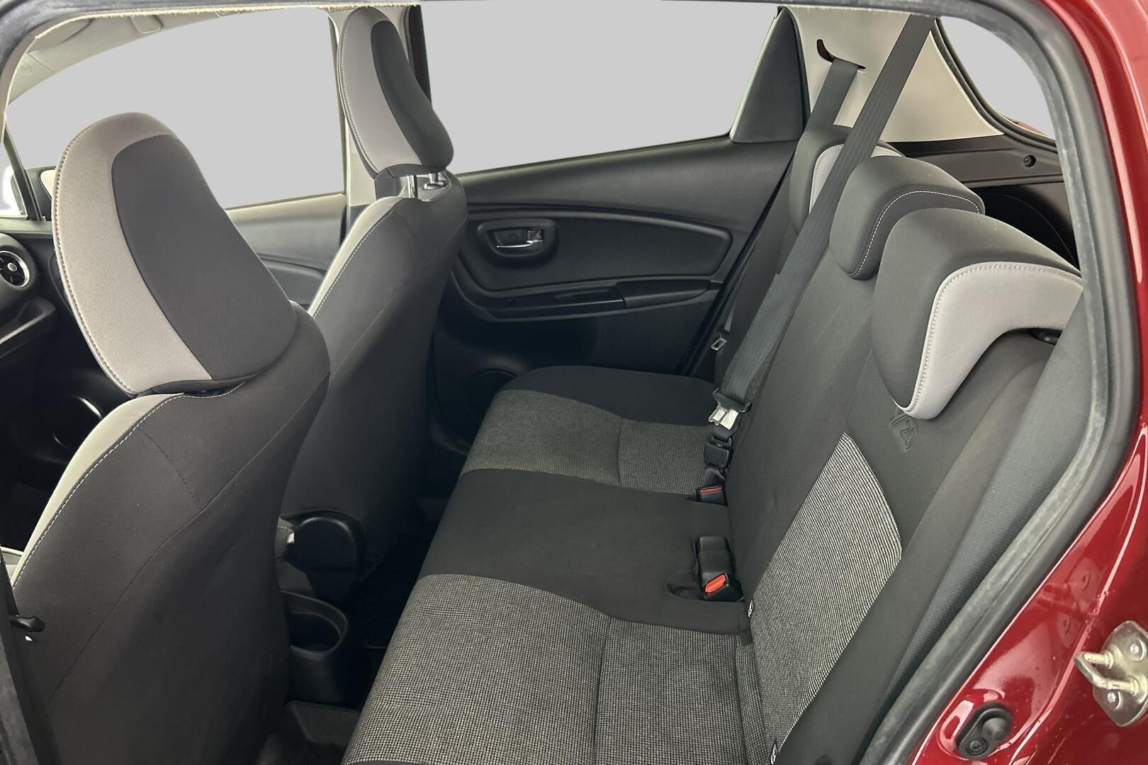Toyota Yaris iso kuva 10