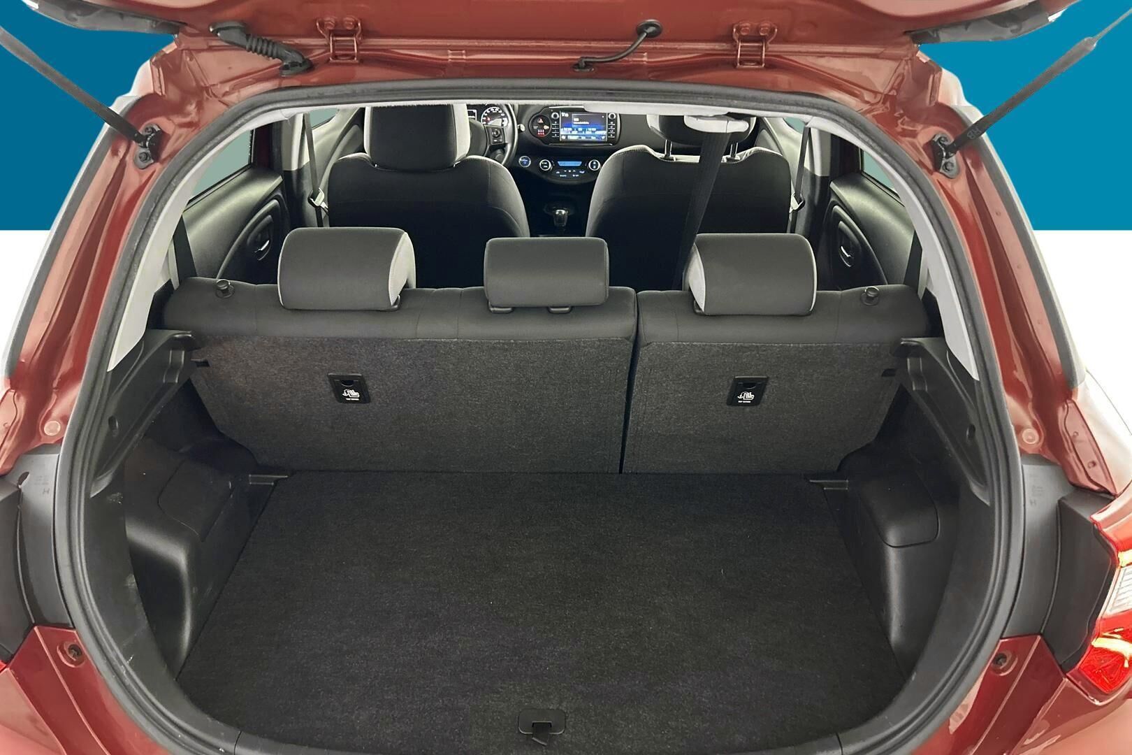 Toyota Yaris iso kuva 12