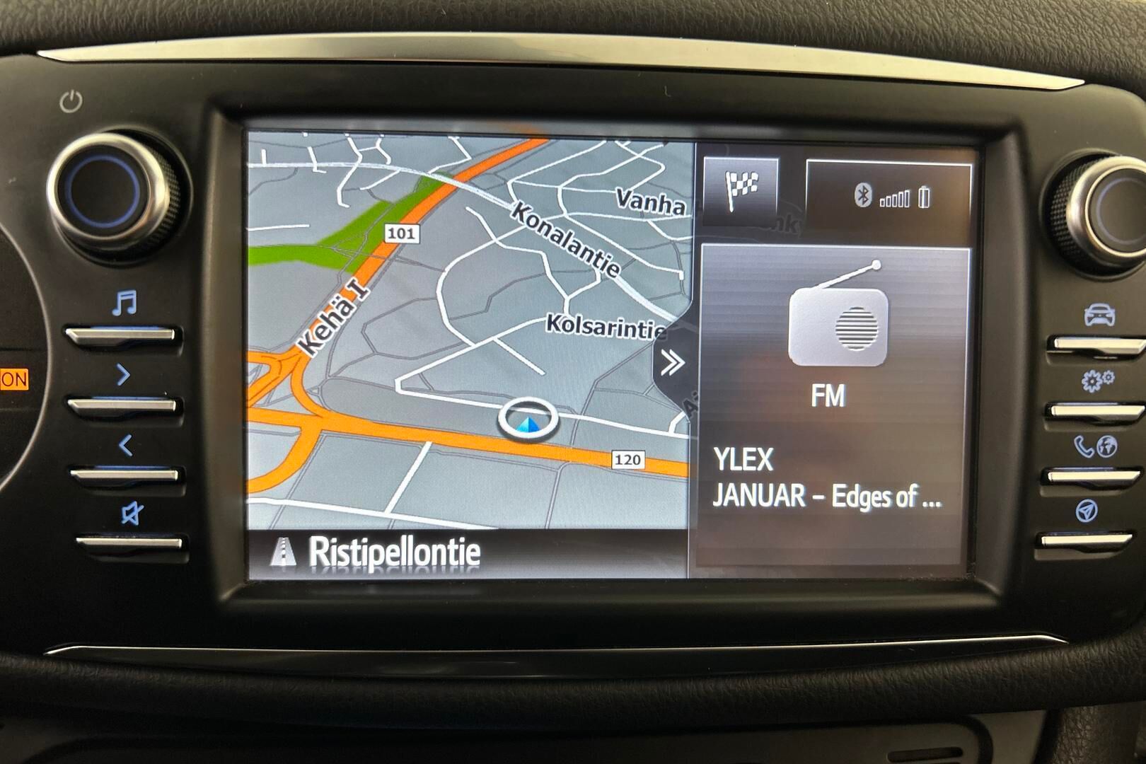 Toyota Yaris iso kuva 16