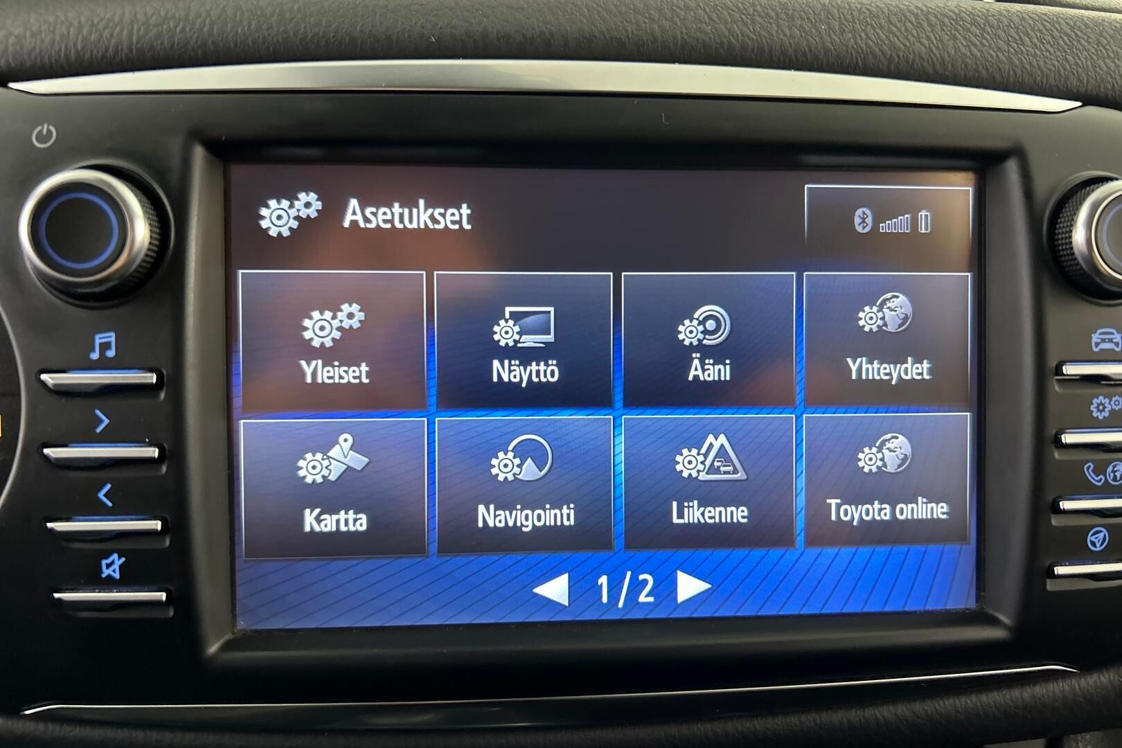 Toyota Yaris iso kuva 18