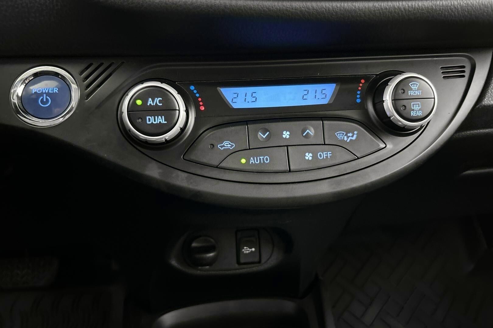 Toyota Yaris iso kuva 21