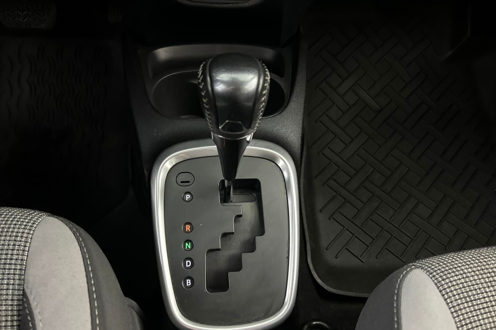 Toyota Yaris iso kuva 22