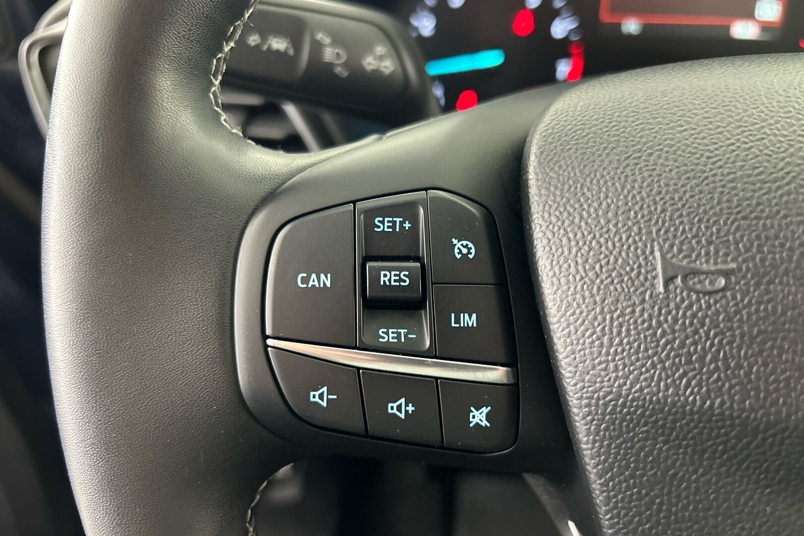 Ford Puma iso kuva 18