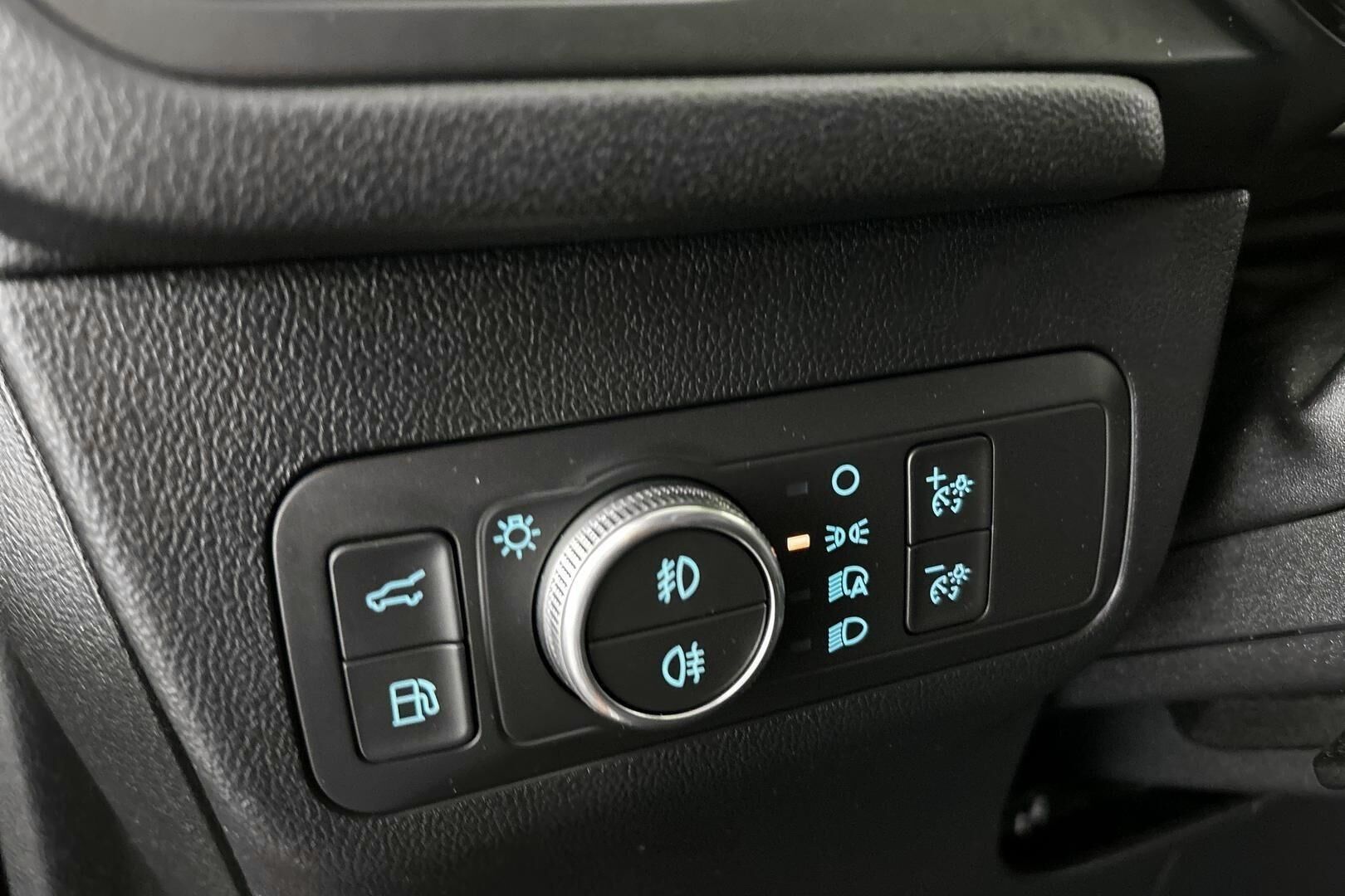 Ford Kuga iso kuva 18