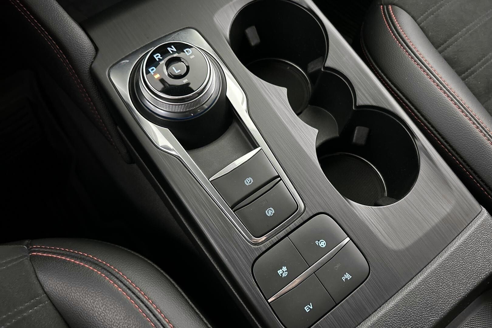 Ford Kuga iso kuva 19