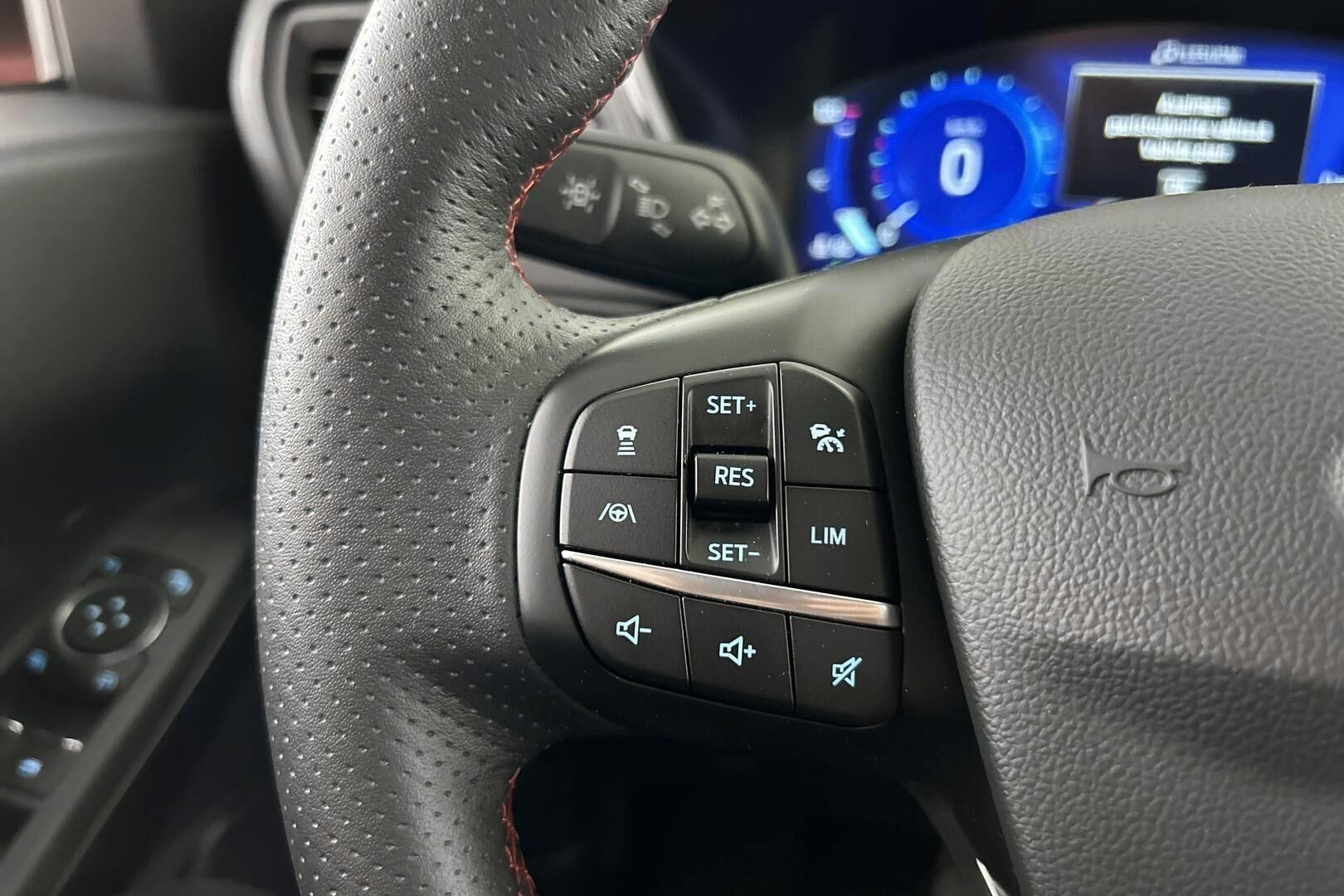 Ford Kuga iso kuva 24