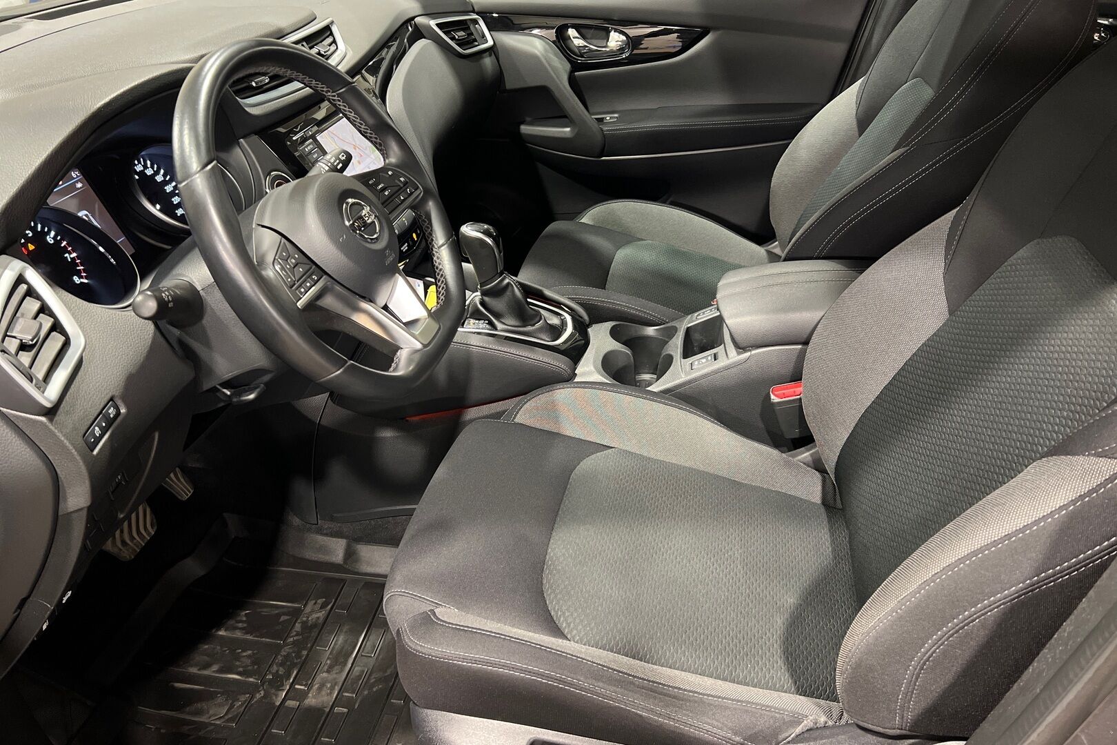 Nissan Qashqai iso kuva 7