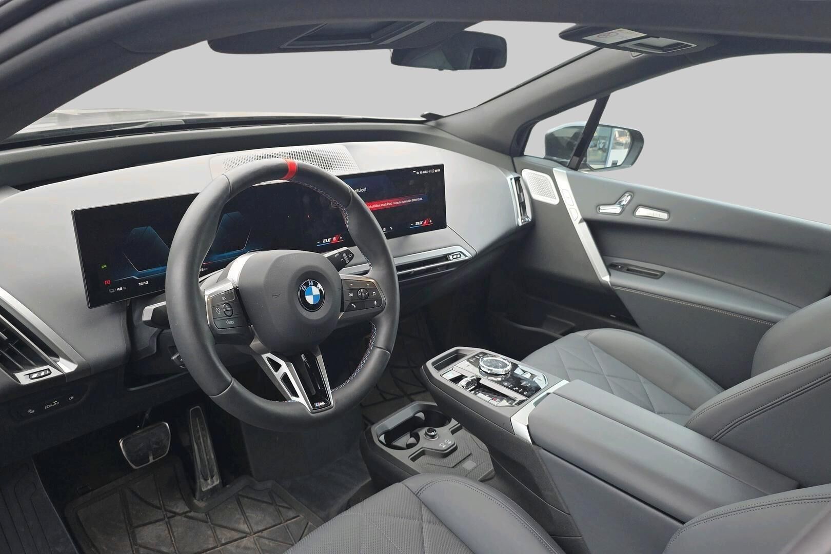 BMW iX iso kuva 1