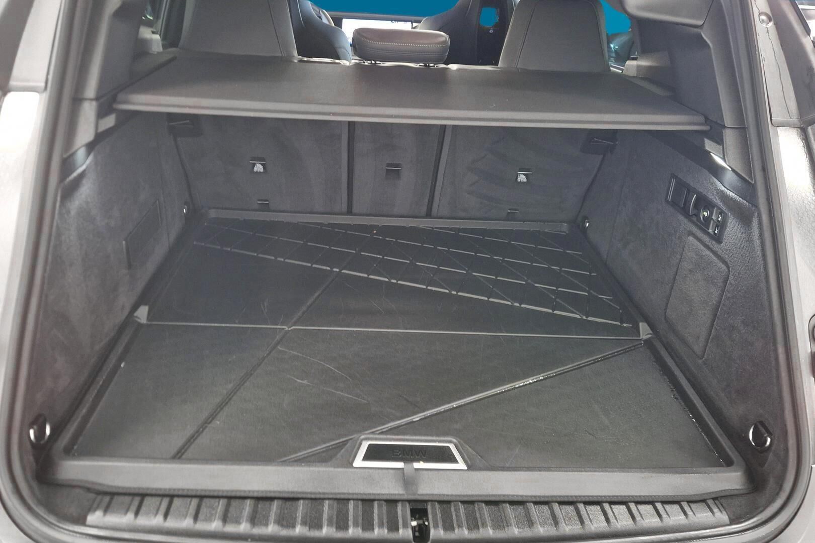BMW iX iso kuva 10