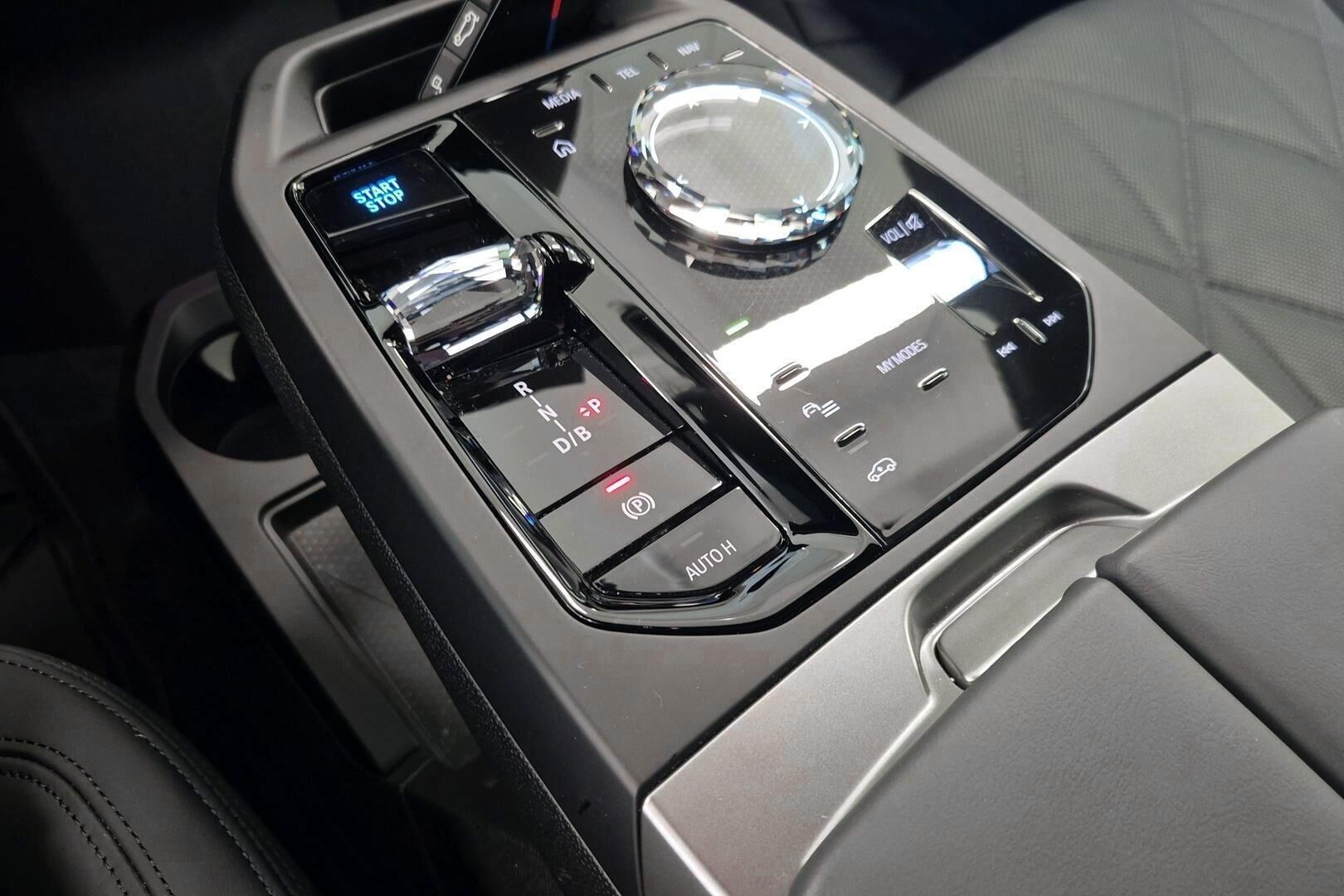 BMW iX iso kuva 21