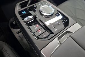 BMW iX esikatselu 21
