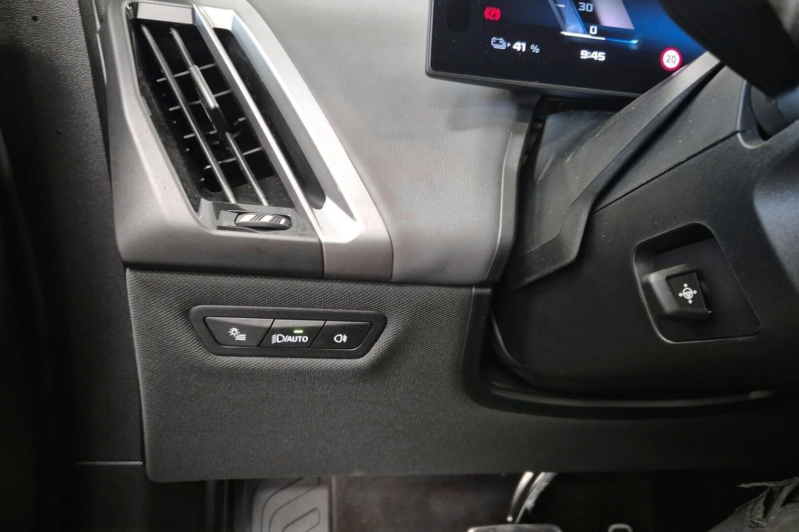 BMW iX iso kuva 17