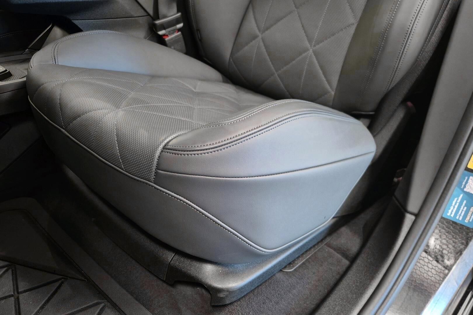BMW iX iso kuva 18
