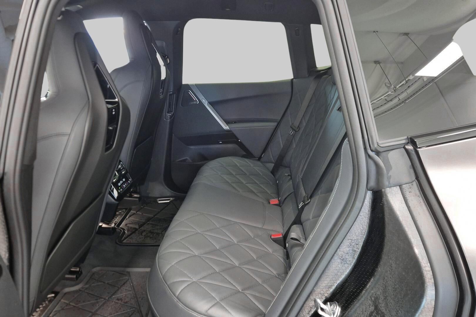 BMW iX iso kuva 8