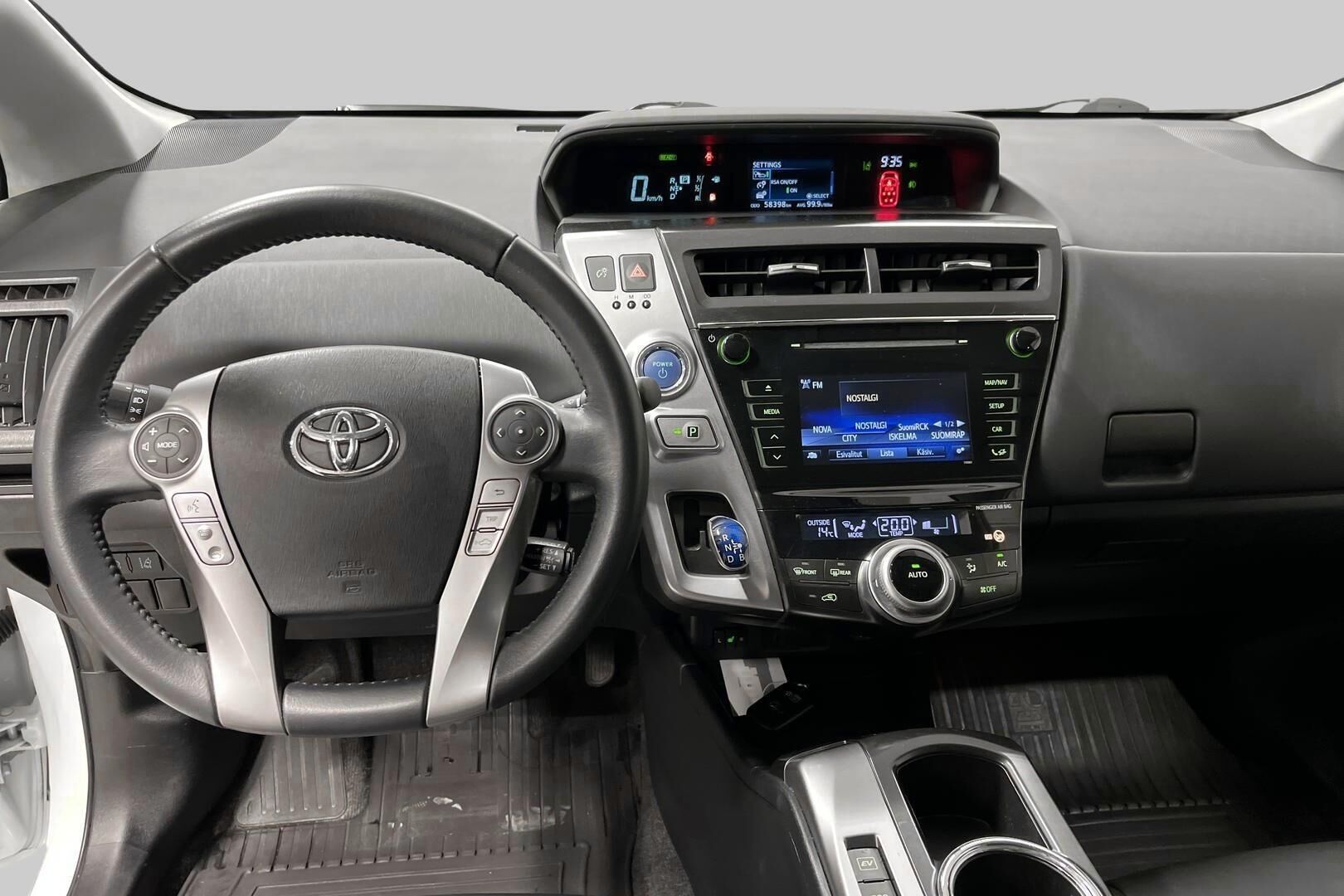 Toyota Prius+ iso kuva 10