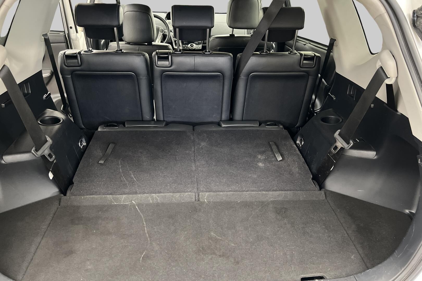 Toyota Prius+ iso kuva 11