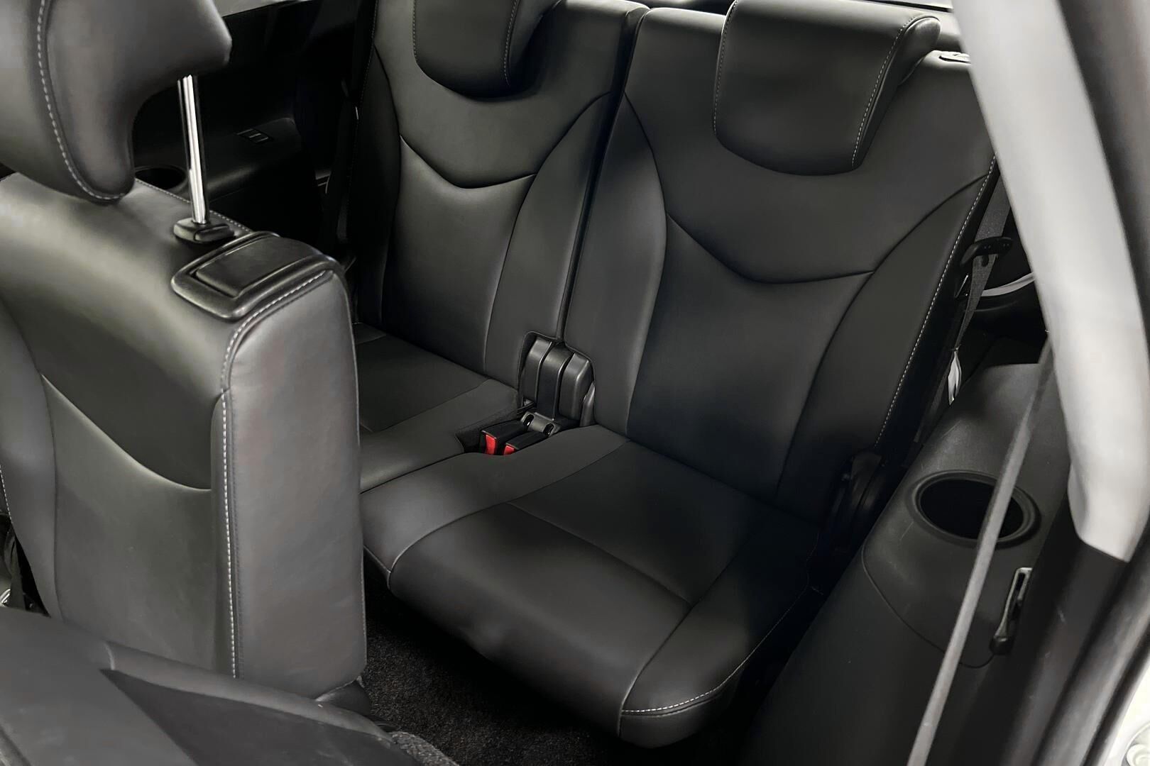 Toyota Prius+ iso kuva 13