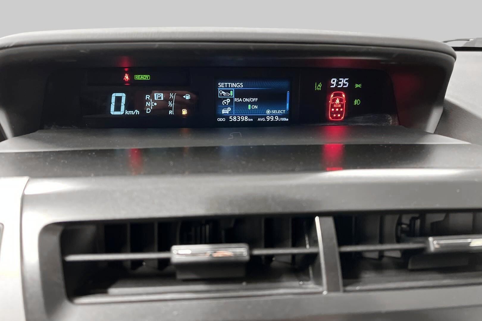 Toyota Prius+ iso kuva 14