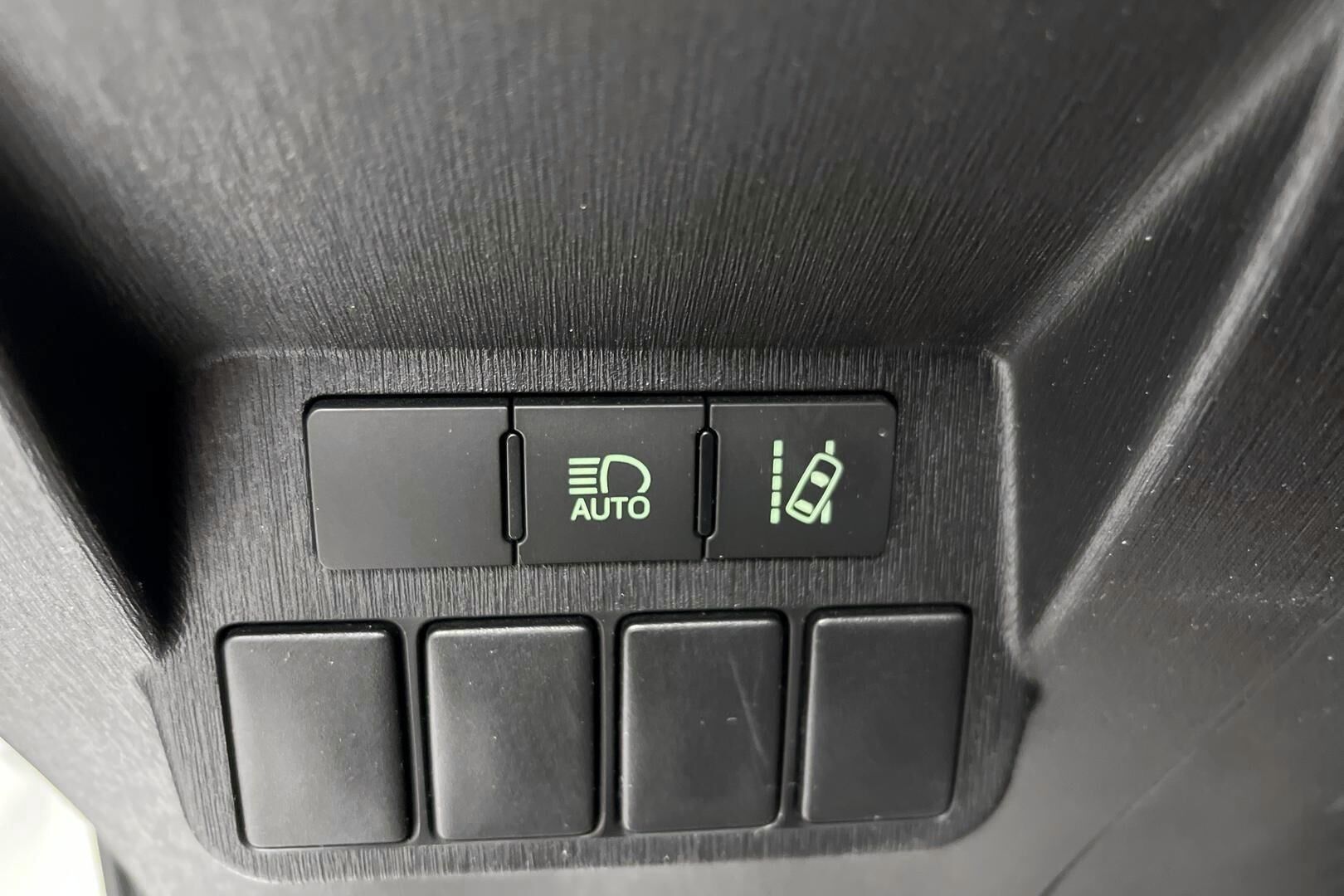 Toyota Prius+ iso kuva 19