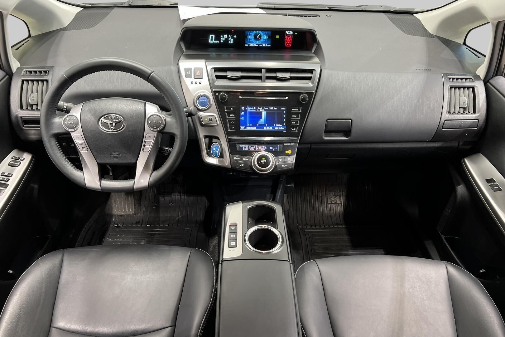 Toyota Prius+ iso kuva 11