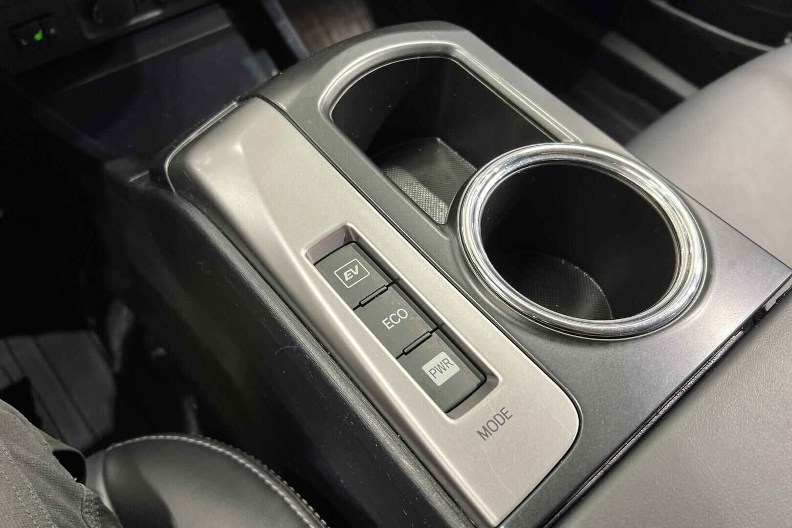 Toyota Prius+ iso kuva 18