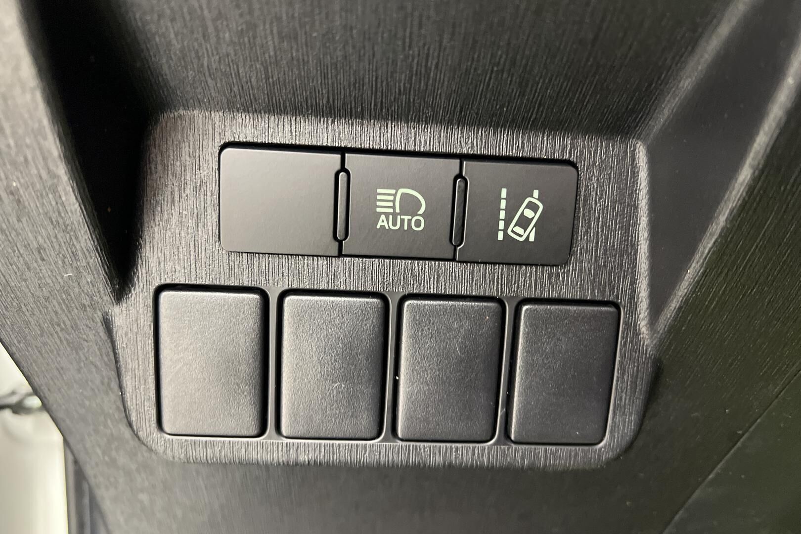 Toyota Prius+ iso kuva 24