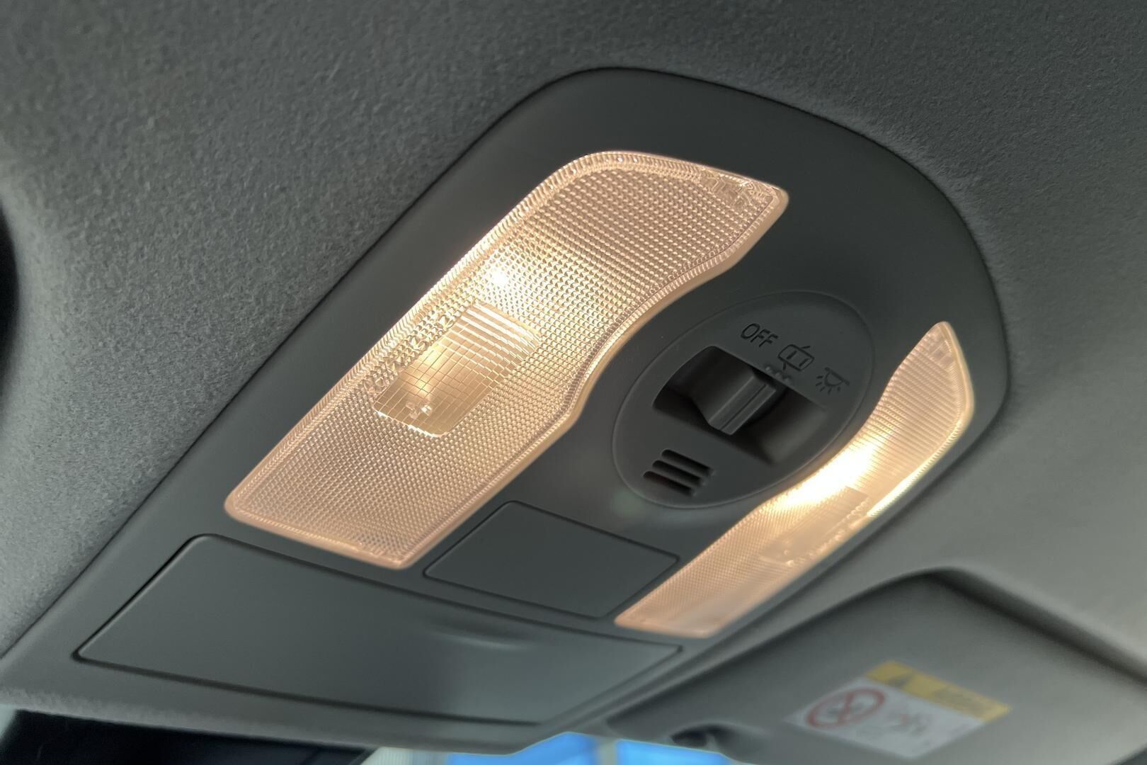 Toyota Prius+ iso kuva 26